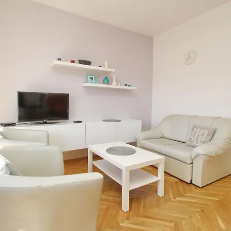 Apartamento In Mit Eigenem Balkon By Interhome