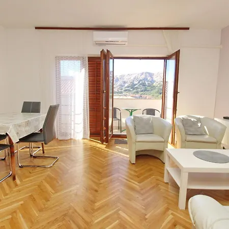 In Mit Eigenem Balkon By Interhome Apartamento Baška