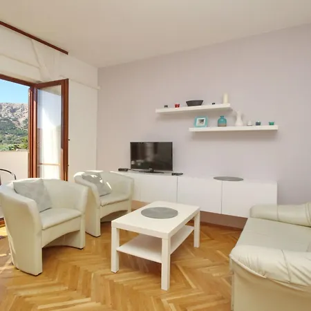 Apartamento In Mit Eigenem Balkon By Interhome