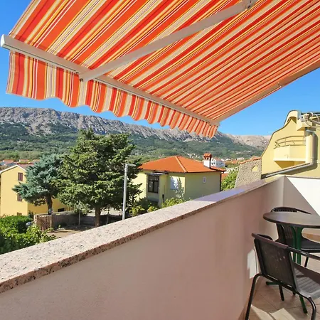 In Mit Eigenem Balkon By Interhome Apartamento
