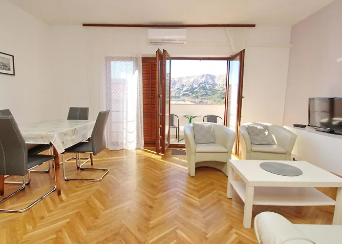 In Mit Eigenem Balkon By Interhome Apartamento Baška